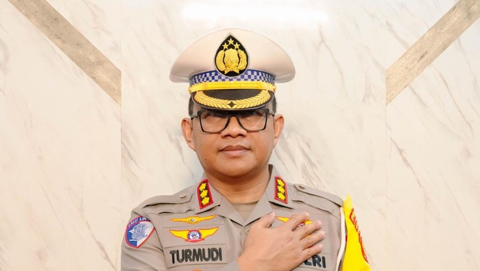 1763379492576-dirlantas-polda-bali-kombes-turmudi-dok-polda-bali-1763370771616_169