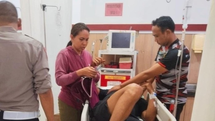 1763379589789-salah-satu-korban-lakalantas-saat-mendapatkan-penanganan-medis-di-rsud-karangasem-minggu-16112025-malam-dok-satlantas-polres-k-1763361522056_169