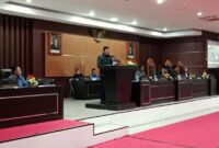 1763400650417-bupati-lombok-timur-haerul-warisin-alias-iron-memaparkan-kondisi-fiskal-pada-sidang-paripurna-membahas-kua-ppas-2026-senin-171-1763392368251_169