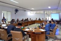 1763400681419-suasana-rapat-banggar-dprd-manggarai-barat-membahas-revisi-kua-ppas-di-gedung-dprd-manggarai-barat-senin-17112025-ambrosius-ar-1763390981764_169