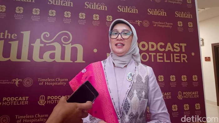 1763400736537-ketua-tp-pkk-provinsi-ntb-sinta-agathia-iqbal-saat-ditemui-awak-media-di-poltekpar-lombok-senin-17112025-foto-edi-suryansyahde-1763388689929_169