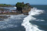 1763507076243-liburan-idul-fitri-1444-h-di-tanah-lot-1_169