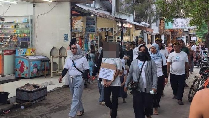 1763615181430-wanita-diarak-gili-trawangan-1763599402363_169