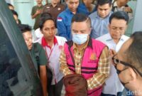 1763636726666-anggota-dprd-ntb-indra-jaya-usman-langsung-ditahan-setelah-ditetapkan-sebagai-tersangka-kasus-uang-siluman-pokir-oleh-kejati-n-1763625399440_169