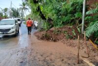 1763658327597-hujan-deras-yang-mengguyur-wilayah-kecamatan-sukasada-menyebabkan-terjadinya-longsor-di-desa-gitgit-pada-kamis-20112025-sekita-1763643697135