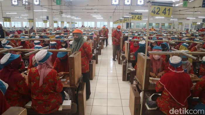 1763744738591-buruh-rokok_169