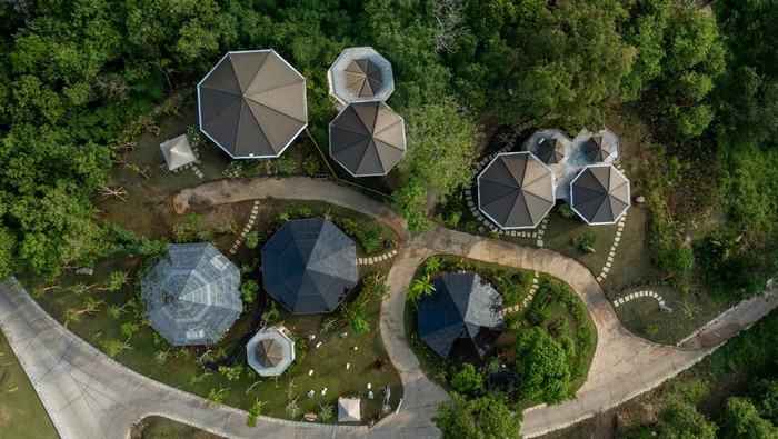 1763744739636-magic-garden-fasilitas-edutainment-botani-dalam-nuanu-creative-city-tabanan-bali-1763734515534_169