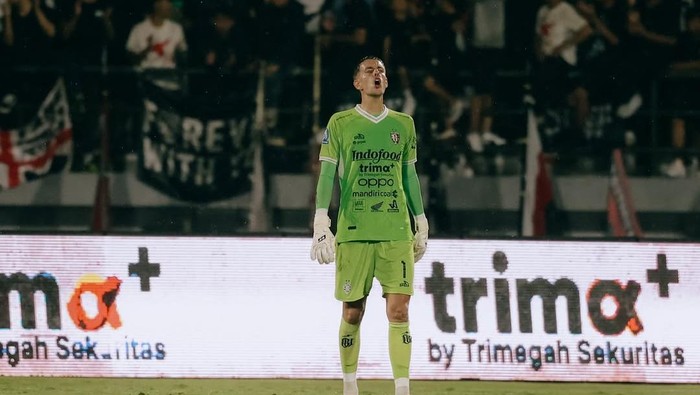 1763809520559-kiper-bali-united-mike-hauptmeijer-1763806722662_169