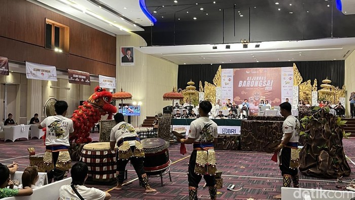 1763809527847-kontingen-bali-saat-tampil-dalam-kategori-barongsai-tradisional-di-kejurnas-barongsai-yang-diselenggarakan-di-bali-sabtu-23112-1763793833048_169