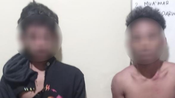 1763874337819-dua-remaja-babak-belur-dihajar-warga-seusai-menjambret-handphone-di-kelurahan-santi-kecamatan-mpunda-kota-bima-ntb-sabtu-22112-1763862980358_169