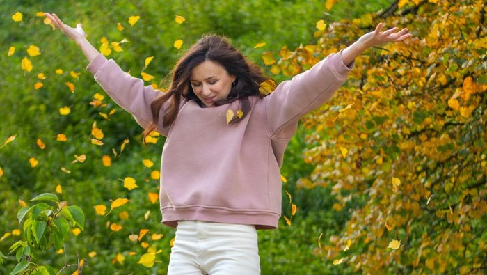 1763939082380-ramalan-zodiak-hari-ini-8-november-2025-aquarius-tularkan-energi-positif-1762567165151_169