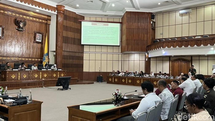 1763982334685-kunjungan-kerja-komite-iii-dpd-ri-di-kantor-gubernur-bali-senin-24112025-rizki-setyo-1763965671853_169