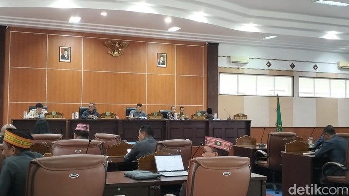 1764003901294-rapat-paripurna-1763999927092_169