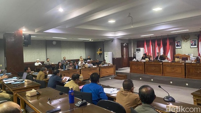 1764003902608-dprd-karangasem-1763998572648_169