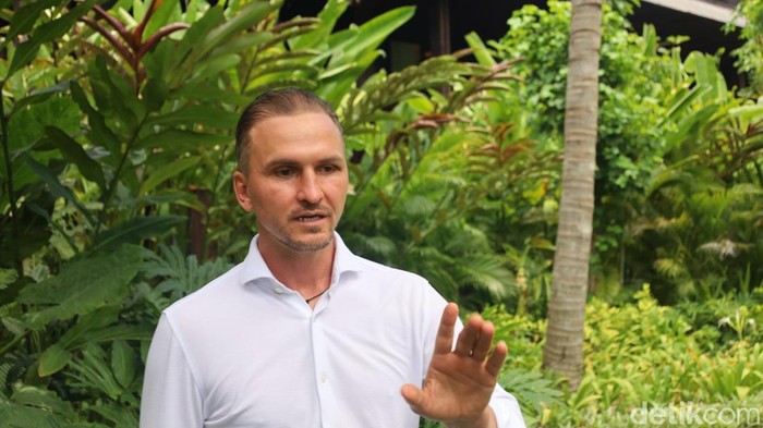 1764003903083-sergei-domogatskii-1761223862170_169