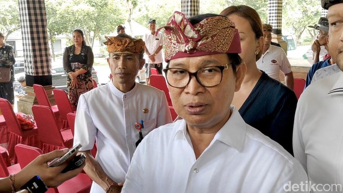 1764047152544-bupati-badung-i-wayan-adi-arnawa-di-sangeh-abiansemal-senin-10112025-1762785234866_169