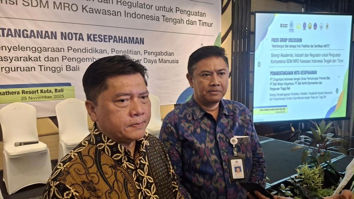 1764068736966-direktur-utama-ptdi-gita-amperiawan-dan-kabid-pelayaran-dinas-perhubungan-provinsi-bali-i-gede-nyoman-ari-foto-fabiola-dianira-1764050019309_169