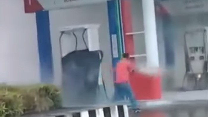 1764155144054-kebakaran-spbu-1764151024599_169