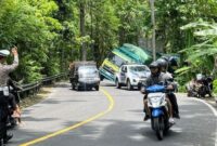 1764155149900-personel-satlantas-polres-karangasem-mengatur-arus-lalu-lintas-di-wilayah-sang-hyang-ambu-desa-bugbug-karangasem-rabu-26112025-1764142759330_169