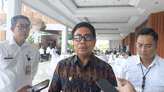 1764176738902-wakil-wali-kota-denpasar-i-kadek-agus-arya-wibawa-ketika-dijumpai-di-gedung-dharma-negara-alaya-denpasar-bali-pada-rabu-261120-1764135984752_169