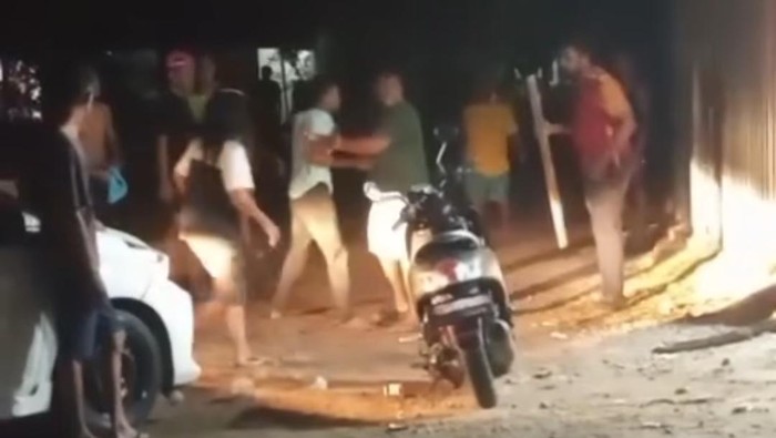 1764176742439-anggota-jatanras-polda-ntt-brigadir-riski-dikeroyok-sekelompok-pemuda-di-kelurahan-penfui-kecamatan-maulafa-kota-kupang-ntt-ta-1764165500899_169