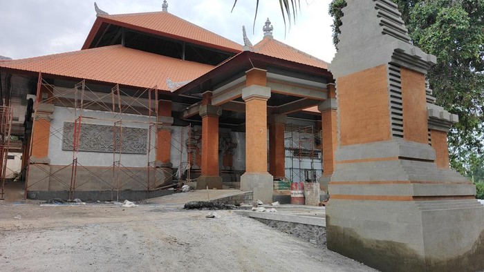 1764198285485-tampak-depan-wantilan-baru-museum-yadnya-di-jalan-ayodya-kecamatan-mengwi-badung-agus-ekadetikbali-1764154369142_169