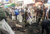 1764241525873-proses-pembersihan-puing-puing-kebakaran-pasar-menanga-kecamatan-rendang-karangasem-kamis-27112025-dok-i-made-hendra-sagita-pe-1764238449837_169