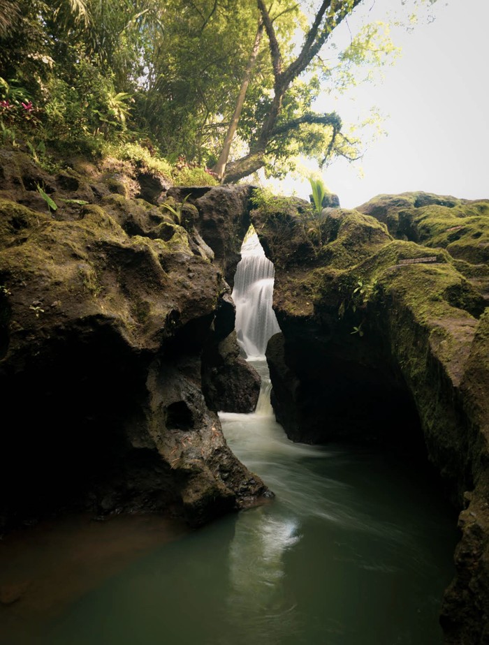 1764263115234-keindahan-bandung-waterfall-gianyar-dok-tangkapan-layar-google-riviewer-felix-zhang-2025-1764235189511
