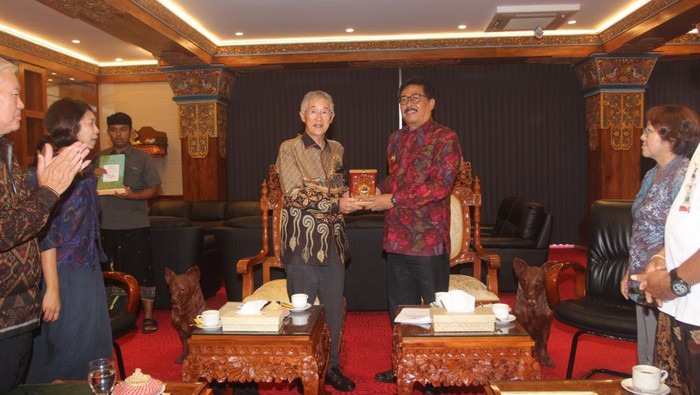 1764263121013-penandatanganan-loi-pemerintah-gianyar-dengan-pemerintah-kota-osaki-jepang-pemkab-gianyar-1764252285012_169