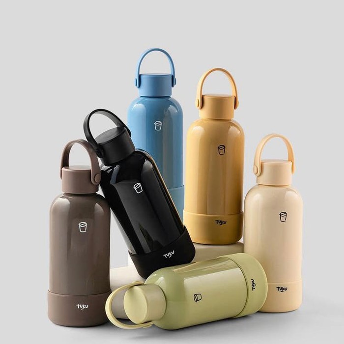 1764306331532-ilustrasi-tumbler-toko-kopi-tuku-instagram-tokoserbatuku-1764304040018_11