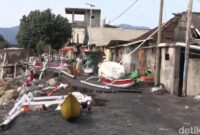 1764327967609-sejumlah-rumah-warga-di-lingkungan-bintaro-ampenan-kota-mataram-ntb-terdampak-banjir-rob-selasa-4112025-foto-nathea-citradetik-1762243569744_169