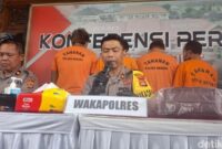 1764327971890-wakapolres-badung-kompol-i-gede-suarmawa-memaparkan-sejumlah-kasus-dalam-konferensi-pers-di-polres-badung-jumat-28112025-1764320573019_169