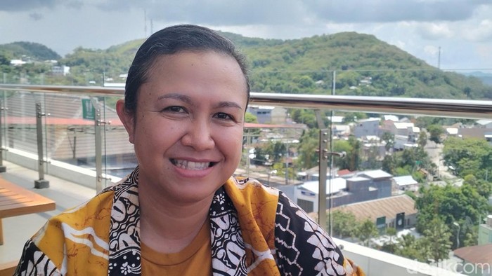 1764349521941-kepala-bapenda-manggarai-barat-maria-yuliana-rotok-di-labuan-bajo-jumat-28112025-1764340910849_169