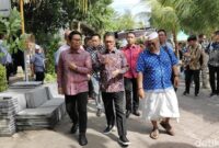 1764349523355-mendes-yandri-dan-bupati-adi-arnawa-di-desa-tibubeneng-badung-jumat-28112025-1764338603992_169