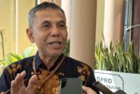 1764349526062-kepala-bkd-mataram-muhamad-ramayoga-saat-diwawancarai-di-dprd-mataram-kamis-2182025-nathea-citradetikbali-1755783722908_169