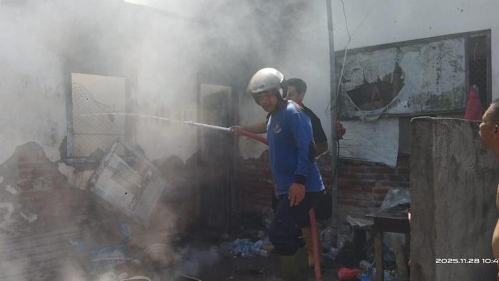 1764392753732-kebakaran-1764388427016_169