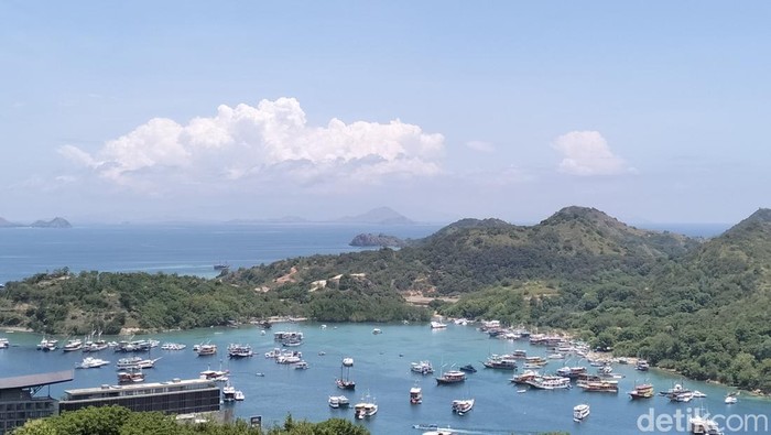 1764392756221-kapal-wisata-di-labuan-bajo-1764378753982_169