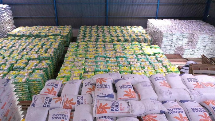 1764414339051-beras-bulog-1764397123752_169