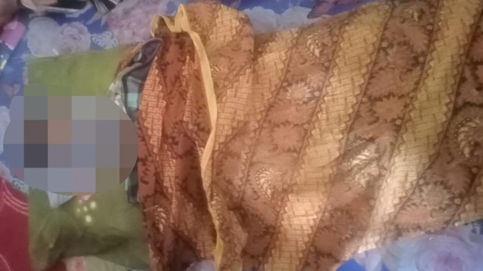 1764435907813-jenazah-st-yang-meninggal-dunia-karena-hanyut-di-sungai-ketika-sedang-hujan-hujanan-sabtu-29112025-sanusi-ardi-wdetikbali-1764428165265_169