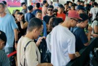 1764435912960-calon-peserta-oppo-run-2025-saat-mengambil-race-pack-di-bali-united-training-center-gianyar-sabtu-29112015-istimewa-1764423337565