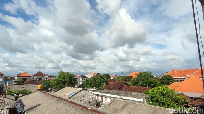 1764457495832-cuaca-berawan-1764403587172_169