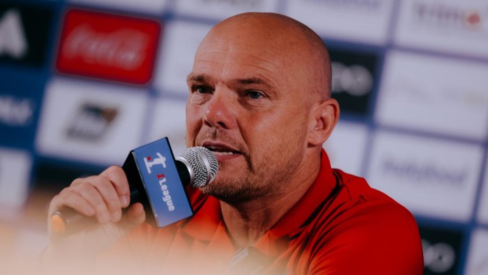 1764479107482-pelatih-bali-united-johnny-jansen-dok-bali-united-1756457442330_169