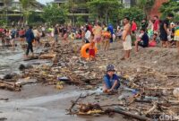 1764500732517-suasana-sunset-dan-pengunjung-di-pantai-perancak-berawa-desa-tibubeneng-kuta-utara-badung-minggu-30112025-ahmad-firizqi-irwand-1764499719797_169