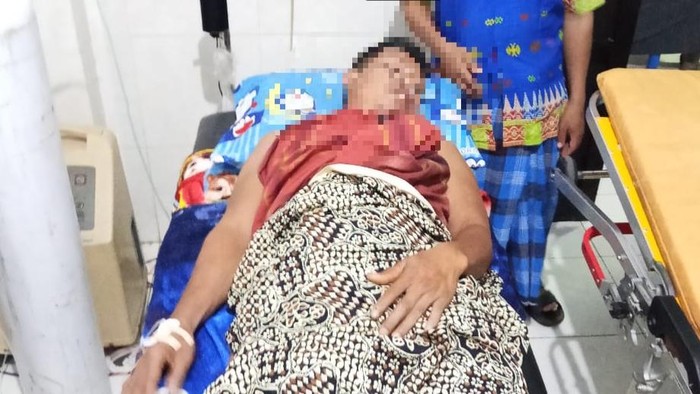 1764522370304-salah-satu-korban-tanah-longsor-di-sebuah-galian-emas-diduga-ilegal-di-dusun-kuta-dua-desa-kuta-lombok-tengah-saat-dirawat-di--1764507758215_169