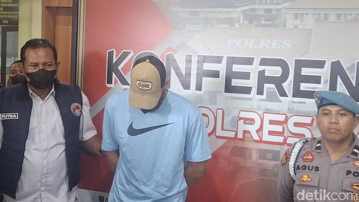 1764587161571-quentin-wn-prancis-yang-kedapatan-menyimpan-narkoba-jenis-ganja-liquid-cairan-thc-senin-1122025-1764579184970_169