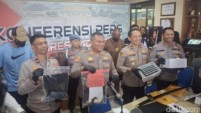 1764608776609-wn-prancis-dan-amerika-narkoba-1764593901510_169