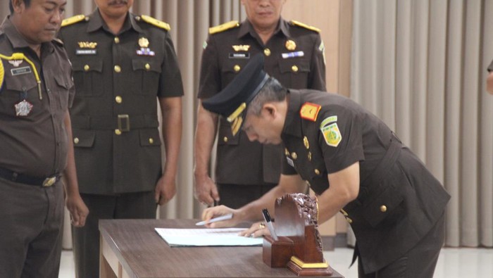 1764608777587-pelantikan-wakajati-bali-1764591530286_169