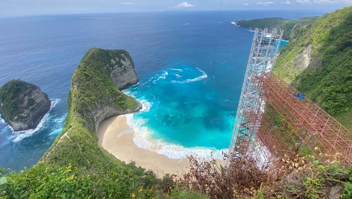 1764651949412-proyek-lift-di-tebing-curam-pantai-kelingking-nusa-penida-klungkung-bali-foto-dok-istimewa-1761904862189_169