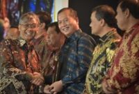 1764673537206-gubernur-ntb-lalu-muhamad-iqbal-terima-penghargaan-di-kemendagri-di-jakarta-senin-1122025-1764664085265_43