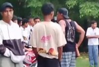 1764673539077-siswa-sman-benlutu-kecamatan-batuputih-kabupaten-tts-ntt-dikeroyok-oleh-tiga-pria-senin-1122025-aksi-itu-viral-di-medsos-1764664013668_43